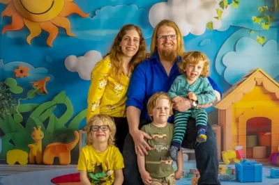 Photo of a family with mom and dad with their 3 kids. Photo taken at Halifax photo studio Moments in Time Photography